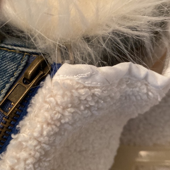 Heart loom denim jacket with zip out fleece lining Med distressed with pockets - Picture 4 of 4